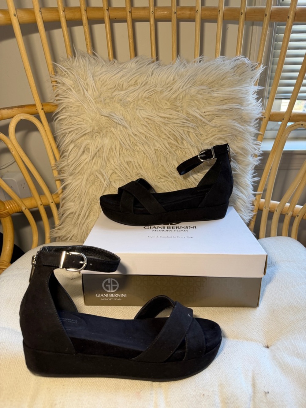 Gianni Bernini Evieef Ankle Strap Wedge Sandals Size 9.5M Black Memory Foam Boho